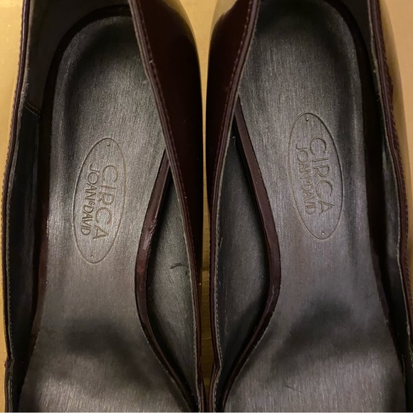 Circa Joan & David burgundy heels with buckle size 7 - Picture 3 of 11